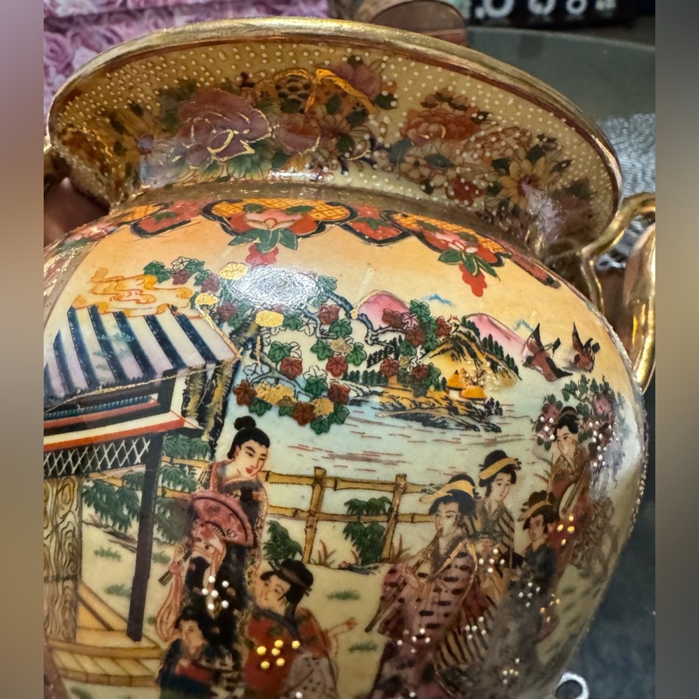 Vintage Satsuma Hand Painted Pot W/ Gold Gilding ,detailed Dots 3 legged~signed - Picture 11 of 16